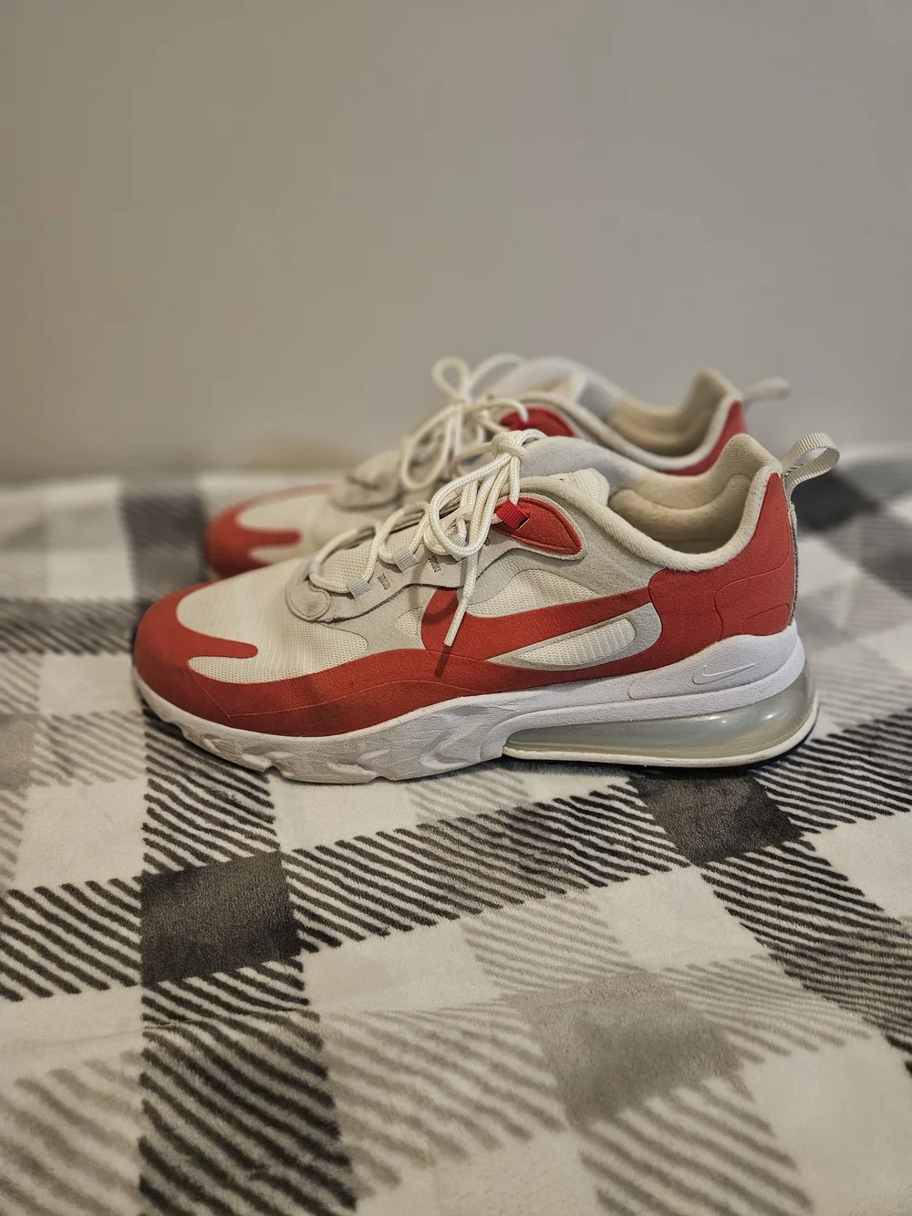 Mens Red and White Athletic Sneakers - Stylish Everyday Comfort